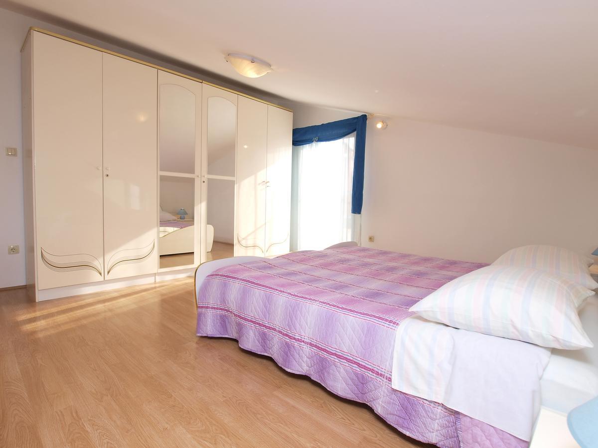 Apartments Milan 1048 Rovinj Exterior photo