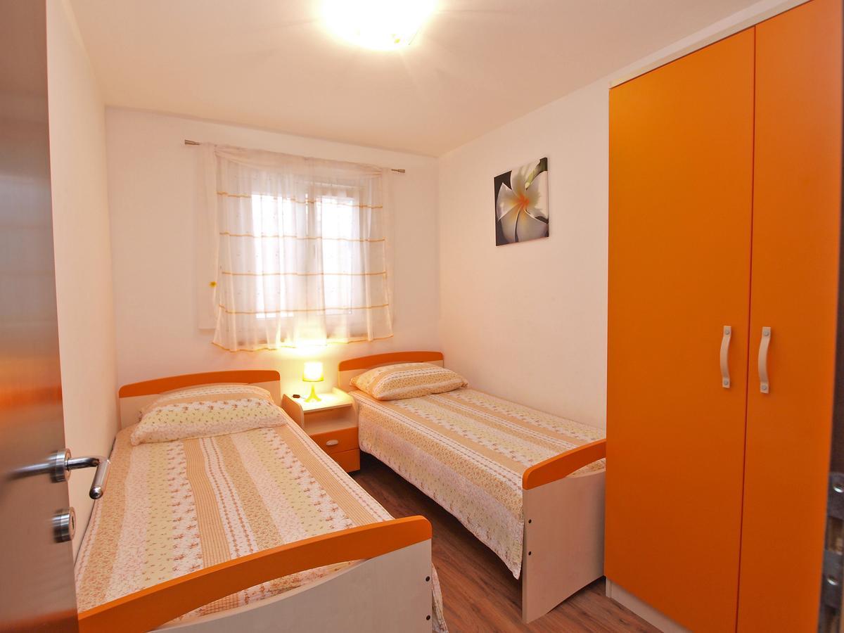 Apartments Milan 1048 Rovinj Exterior photo