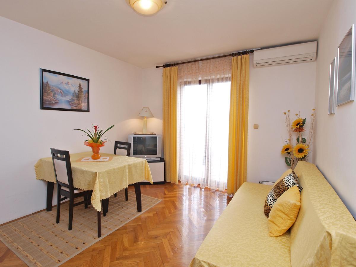 Apartments Milan 1048 Rovinj Exterior photo